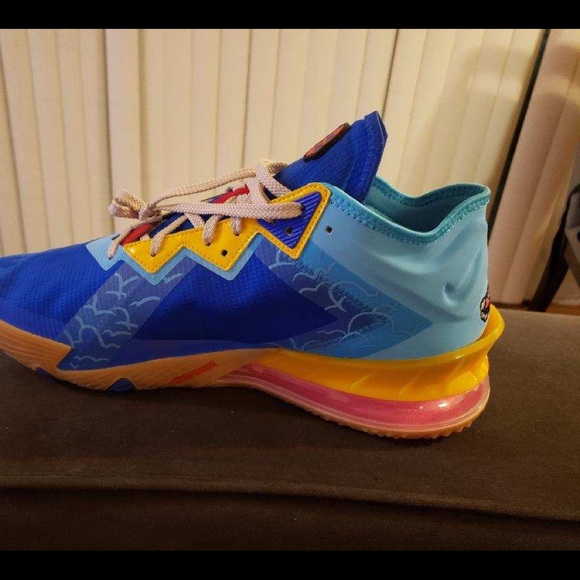 LeBron James 19 exclusive Space Jam sneakers main image 4